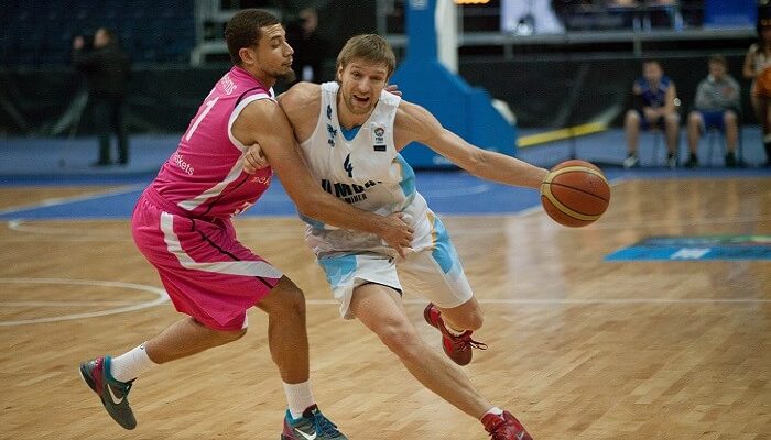 Difference Between Indoor And Outdoor Basketball Shoes