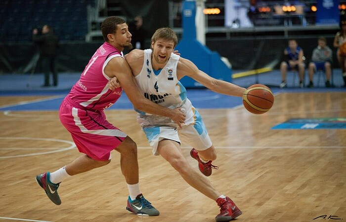 Difference Between Indoor And Outdoor Basketball Shoes